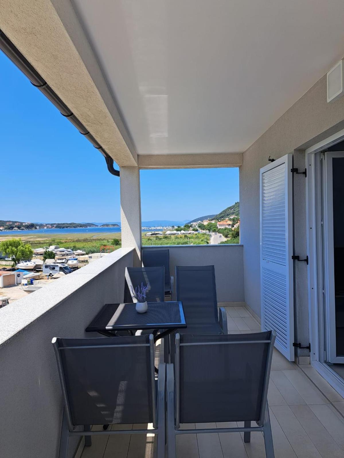 Navis Apartment Supetarska Draga Exterior photo
